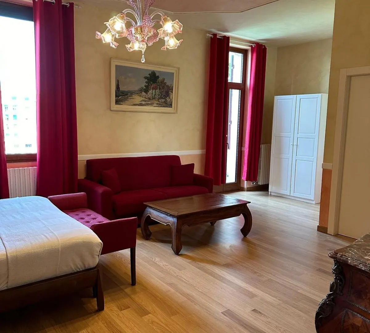 Lady Verona Residence 2*,