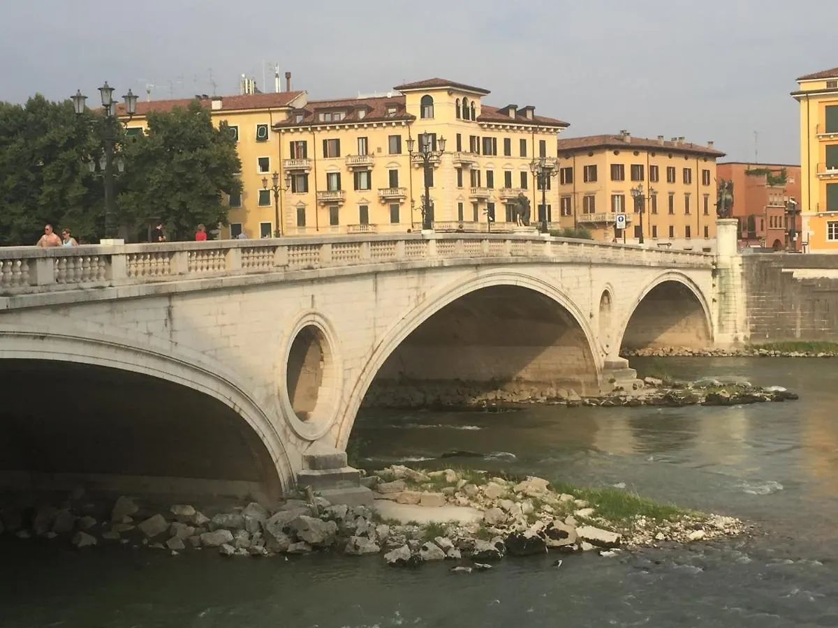 Lady Verona Residence 2*,  Italien